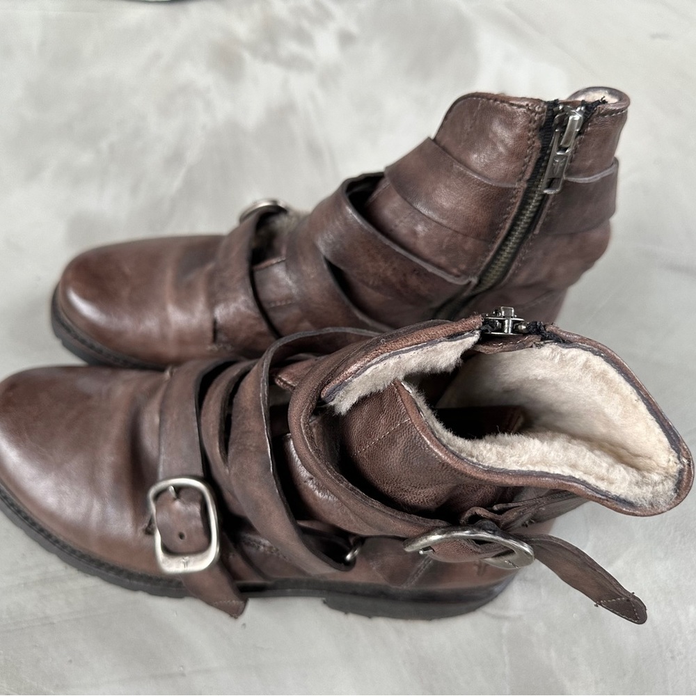 FRYE Womens Valerie Shearling Strappy Ankle Boot - Picture 5 of 7